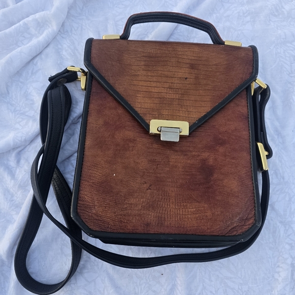 Greg Roche~ Leather Reptile Print Messenger Handbag Carmel/Black Gold Hardware - Picture 1 of 6